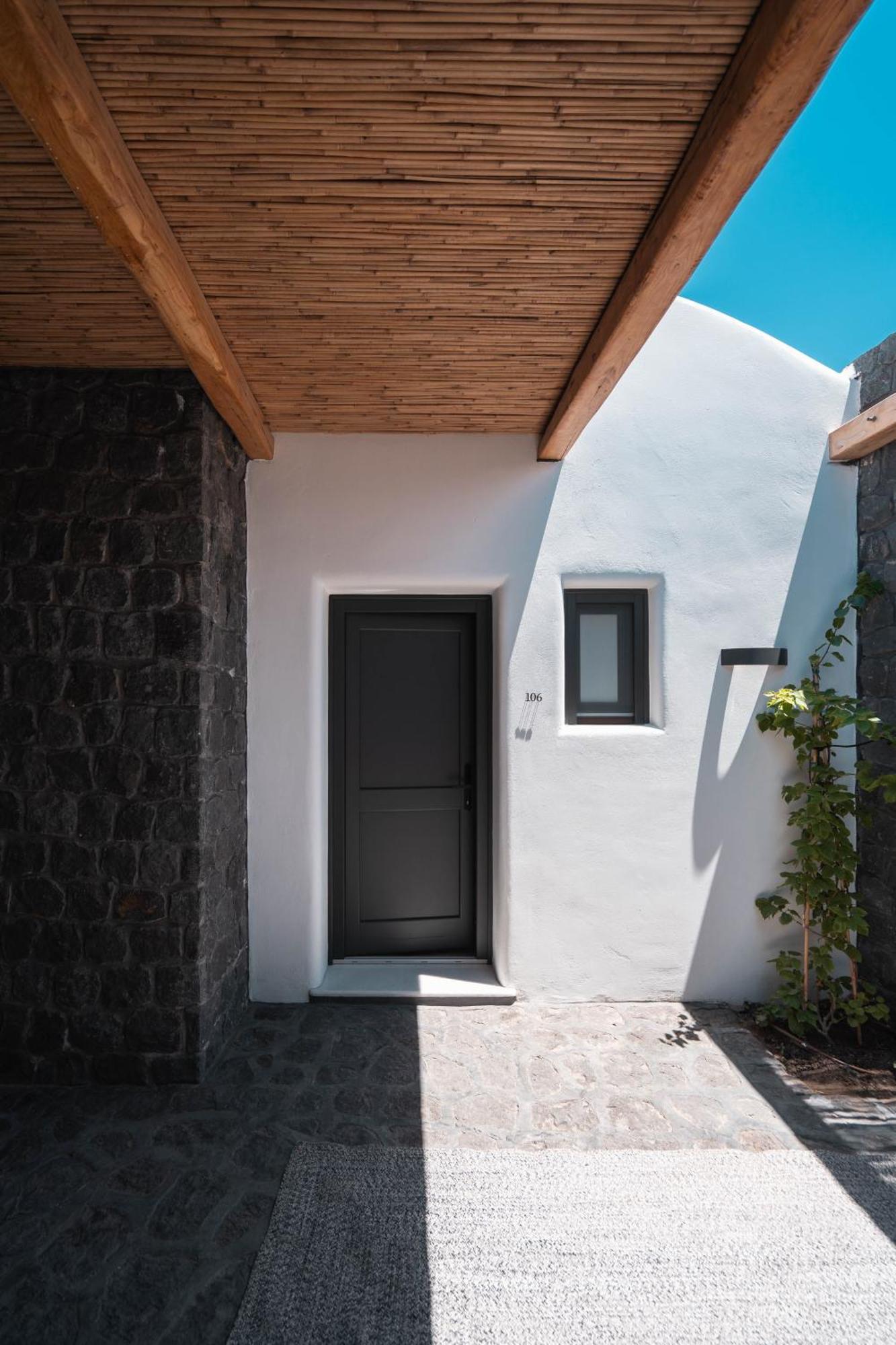 Nero Suites By Nomee Hospitality Group Imerovigli  Bagian luar foto
