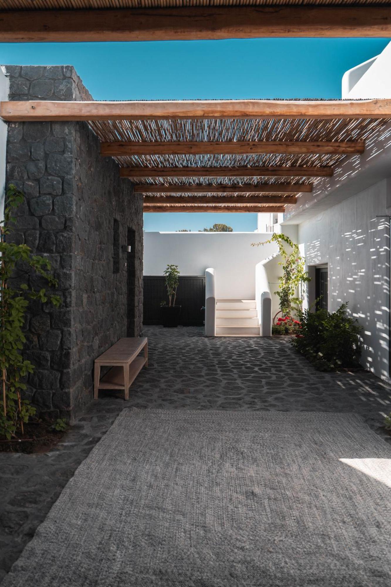 Nero Suites By Nomee Hospitality Group Imerovigli  Bagian luar foto